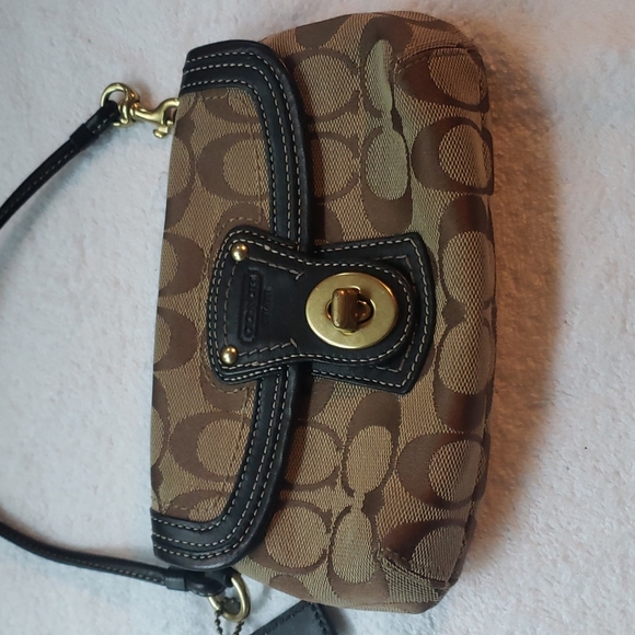 Coach Handbags - Coach wristlet